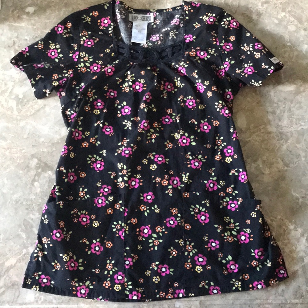 Cherokee Floral Scrub Top